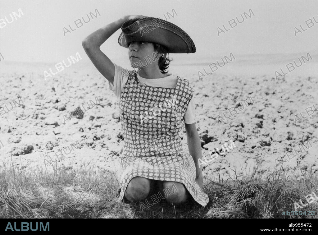 MOTIVOS DE BERTA, LOS: FANTASÍA DE PUBERTAD, 1985 (LOS MOTIVOS DE BERTA), directed by JOSE LUIS GUERIN.