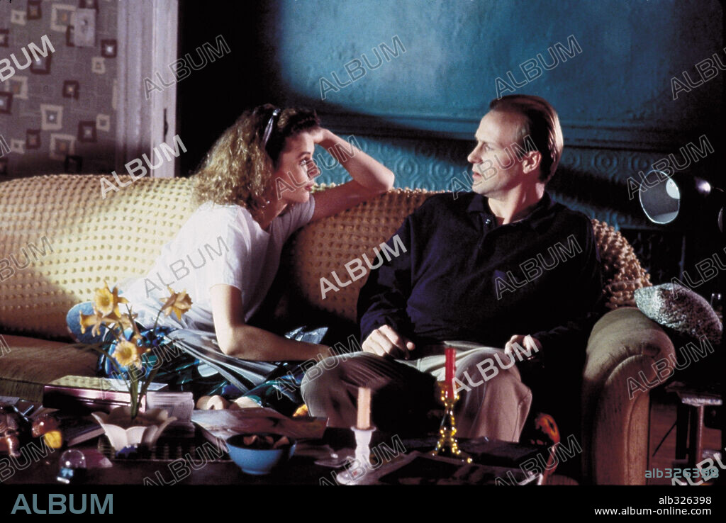 KATHLEEN TURNER y WILLIAM HURT en EL TURISTA ACCIDENTAL, 1988 (THE ACCIDENTAL TOURIST), dirigida por LAWRENCE KASDAN. Copyright WARNER BROTHERS.