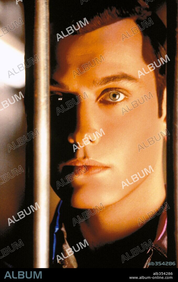 JUDE LAW in A. I. ARTIFICIAL INTELLIGENCE, 2001, directed by STEVEN SPIELBERG. Copyright WARNER BROS. PICTURES / JAMES, DAVID.