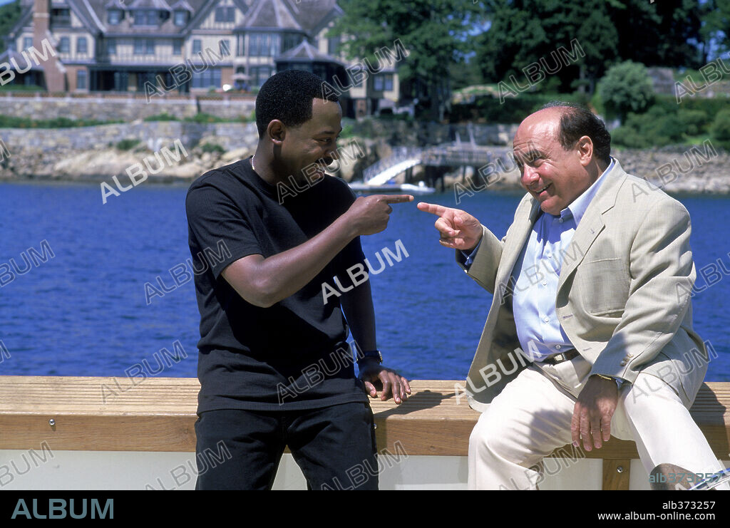 DANNY DEVITO and MARTIN LAWRENCE in WHAT'S THE WORST THAT COULD HAPPEN?, 2001, directed by SAM WEISMAN. Copyright MGM-UA.