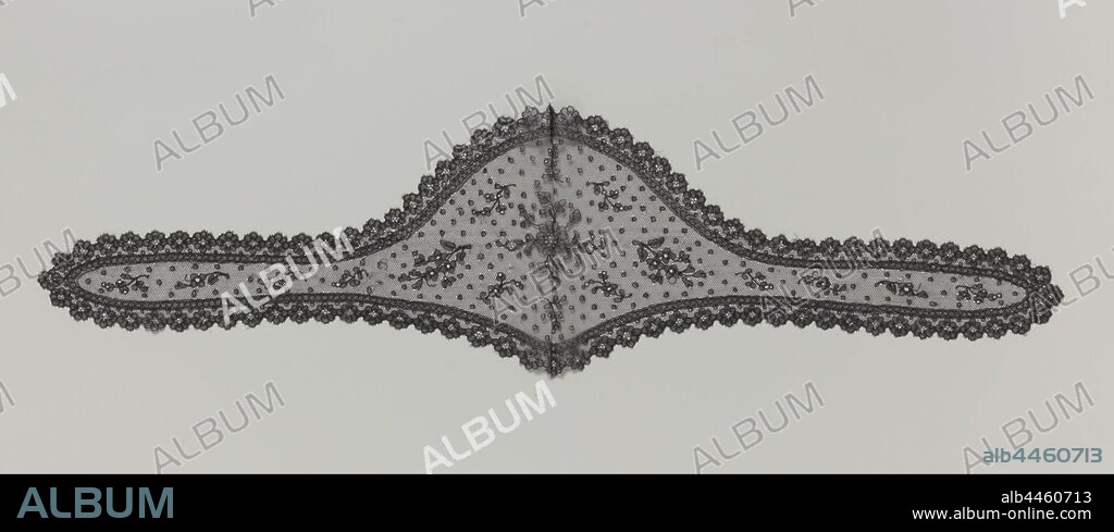 Fanchon of black spool lace with scatter pattern, Fanchon of black silk spool lace, Chantilly lace. A round and widened middle section ends in two short rounded slips. A wide scatter pattern of flower sprays and large berries is surrounded by a pearl frame and concatenated rosettes. The motifs are connected by a mesh ground. The designs are made in net stroke with contour threads around the designs., anonymous, Chantilly, c. 1850 - c. 1874, silk, bobbin lace, l 94 cm × w 25.5 cm.