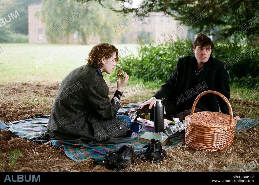 HONOR SWINTON BYRNE y Tom BURKE en THE SOUVENIR, 2019, dirigida por JOANNA HOGG. Copyright BBC FILMS.