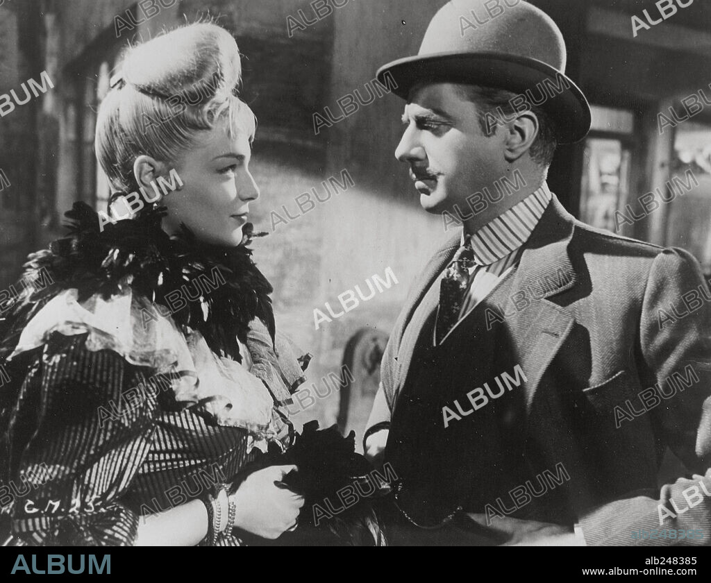 CLAUDE DAUPHIN et SIMONE SIGNORET dans CASQUE D'OR, 1952, réalisé par JACQUES BECKER. Copyright SPEVA FILMS/PARIS FILM.