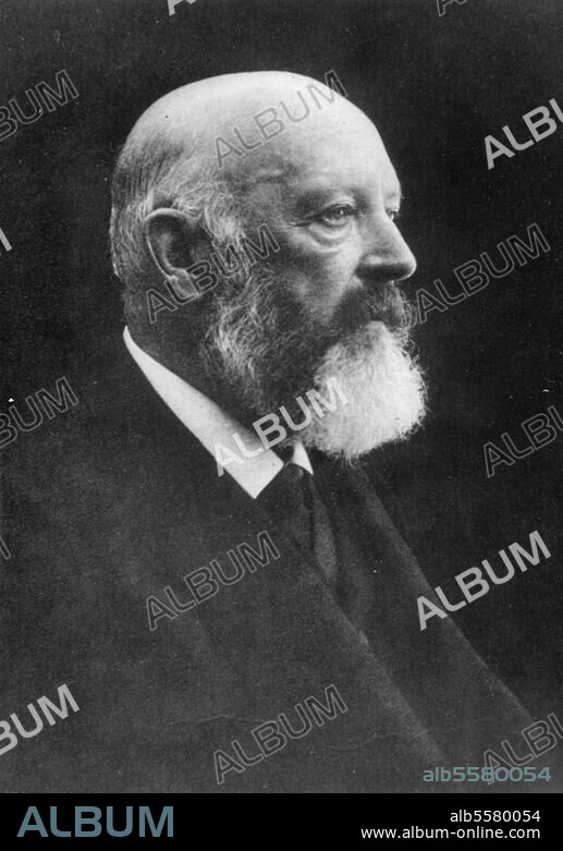 Baeyer, Adolf von Chemiker (insbes. Farbenchemie; 1905 Nobelpreis für Chemie). Berlin 31.10.1835 - Starnberg 20.8.1917. Porträtaufnahme, um 1900.