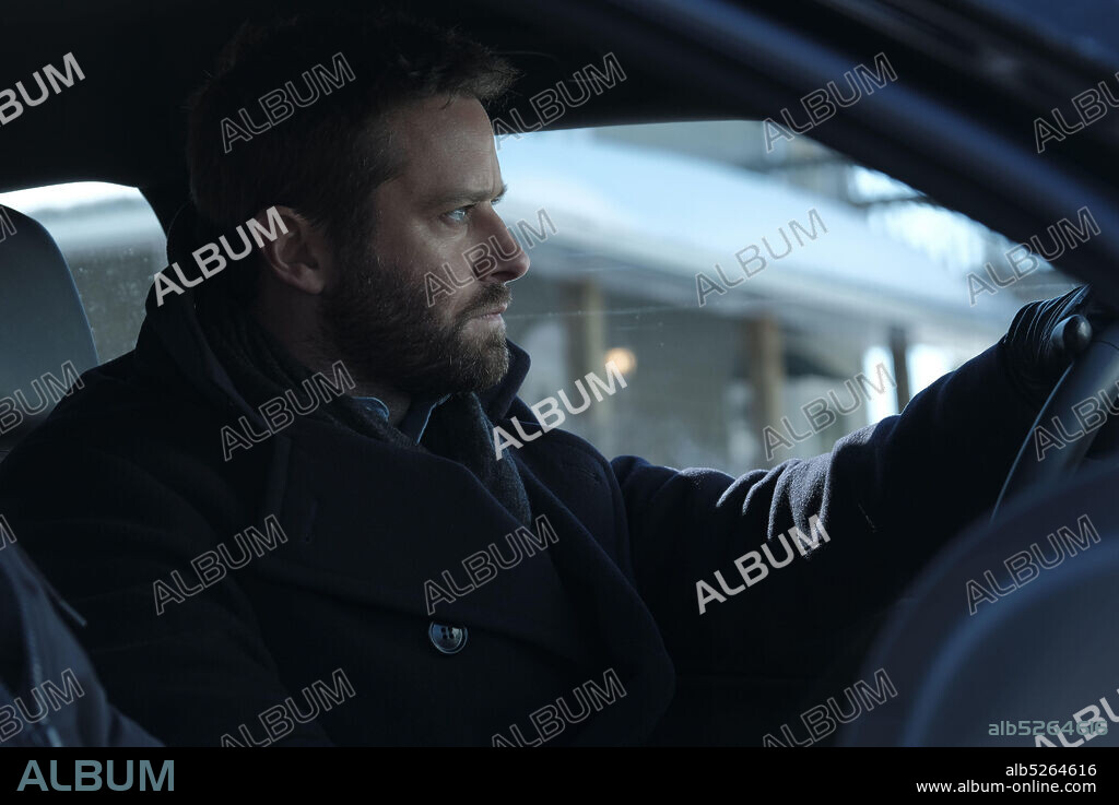 ARMIE HAMMER en CRISIS, 2021, dirigida por NICHOLAS JARECKI. Copyright Les Productions LOD.