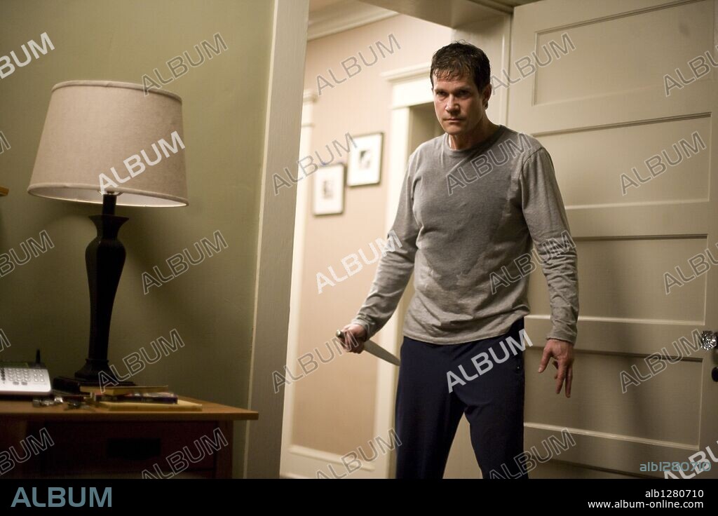 DYLAN WALSH en EL PADRASTRO, 2009 (THE STEPFATHER), dirigida por NELSON MCCORMICK. Copyright SCREEN GEMS.