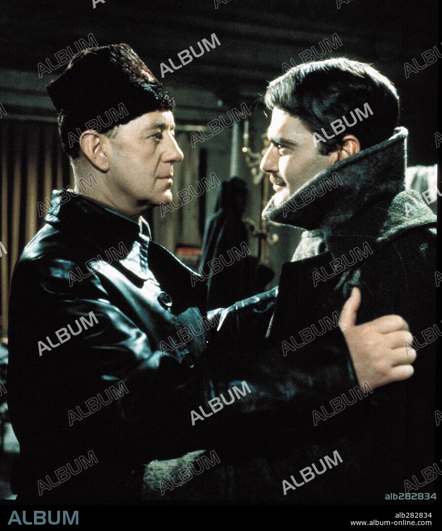 ALEC GUINNESS and OMAR SHARIF in DOCTOR ZHIVAGO, 1965, directed by DAVID LEAN. Copyright CARLO PONTI/MGM.