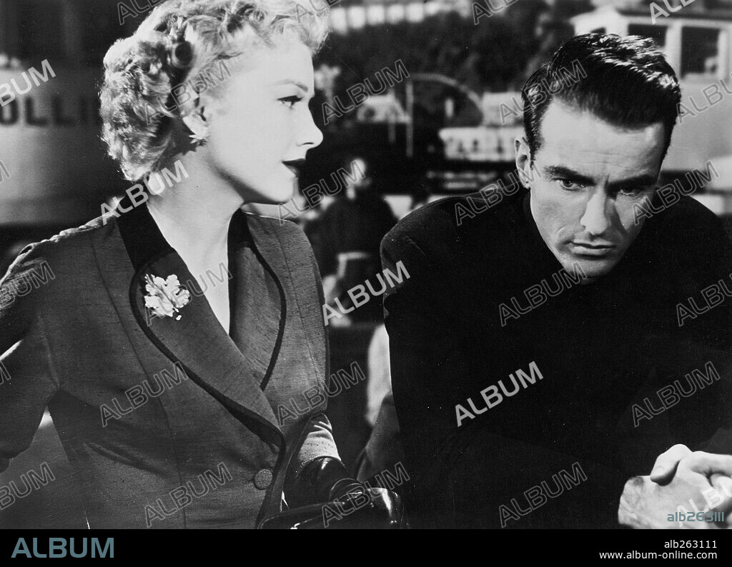 ANNE BAXTER y MONTGOMERY CLIFT en YO CONFIESO, 1953 (I CONFESS), dirigida por ALFRED HITCHCOCK. Copyright WARNER BROTHERS.
