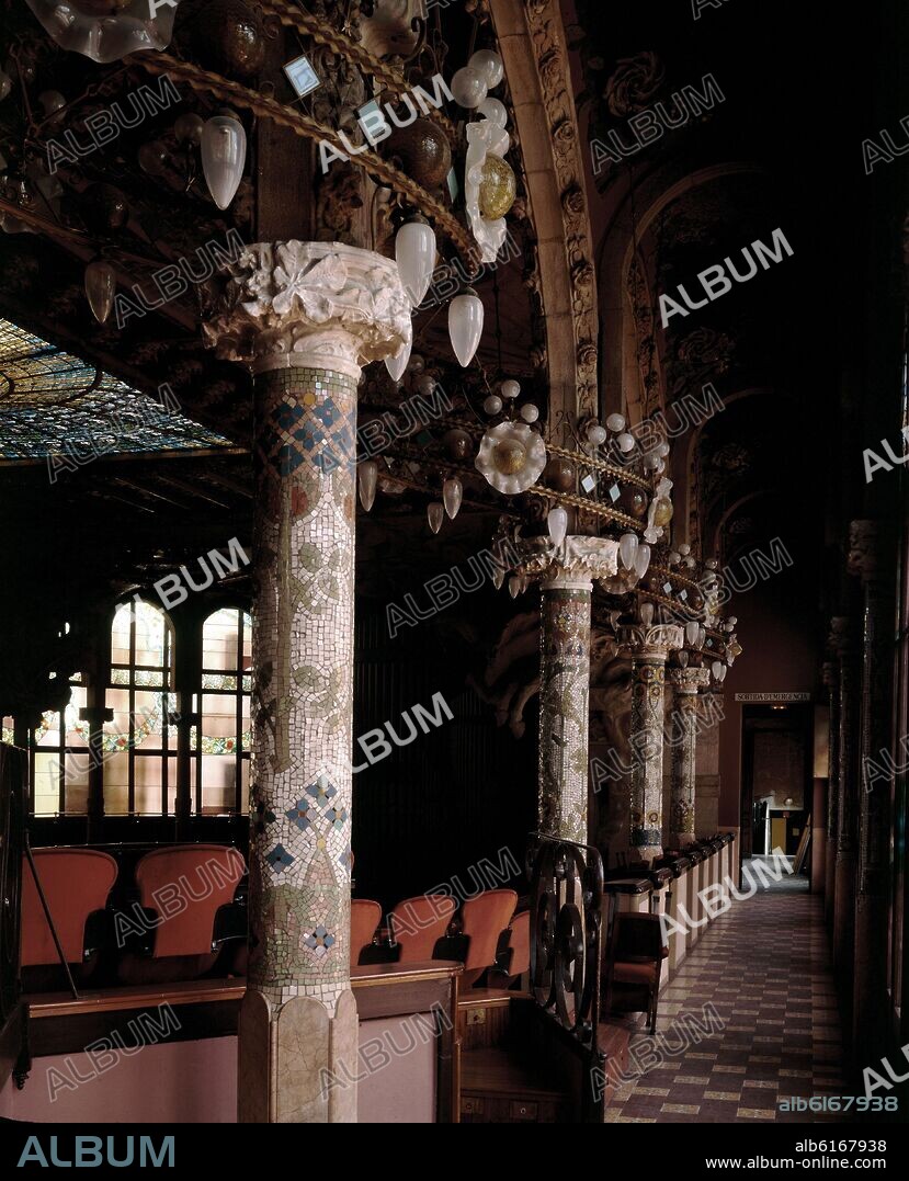 LLUÍS DOMÈNECH I MONTANER. PLANTA SUPERIOR DEL PALAU DE LA MUSICA - DETALLE DE LAS COLUMNAS - DECORACION MODERNISTA - SIGLO XX.