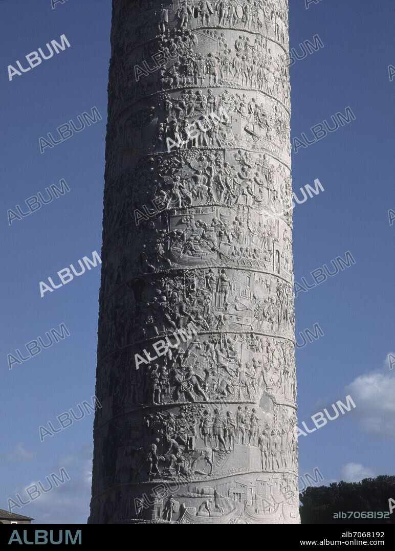 COLUMNA TRAJANA, MONUMENTO CONMEMORATIVO DEL FORO TRAJANO, DECORADO CON BAJORRELIEVES QUE REPRESENTAN LAS VICTORIAS IMPERIALES SOBRE  LOS DACIOS, 113.