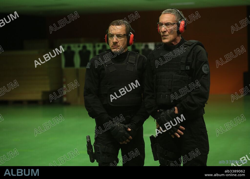 DANY BOON en UNA POLICIA EN APUROS, 2016 (RAID DINGUE), dirigida por DANY BOON. Copyright Pathé, Les Productions du Ch'timi, TF1 Films Production, Art.