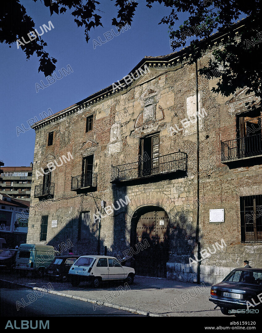 PALACIO DE LOS VIVERO - ANTIGUO TRIBUNAL DE JUSTICIA - AQUI SE CASARON LOS REYES CATOLICOS - S XV.
