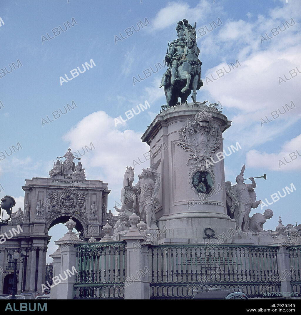 JOAQUIM MACHADO DE CASTRO (1731-1822). MONUMENTO A JOSE I DE PORTUGAL EN LA PLAZA DE COMERCIO DE LISBOA - 1810 - FOTO AÑOS 60.