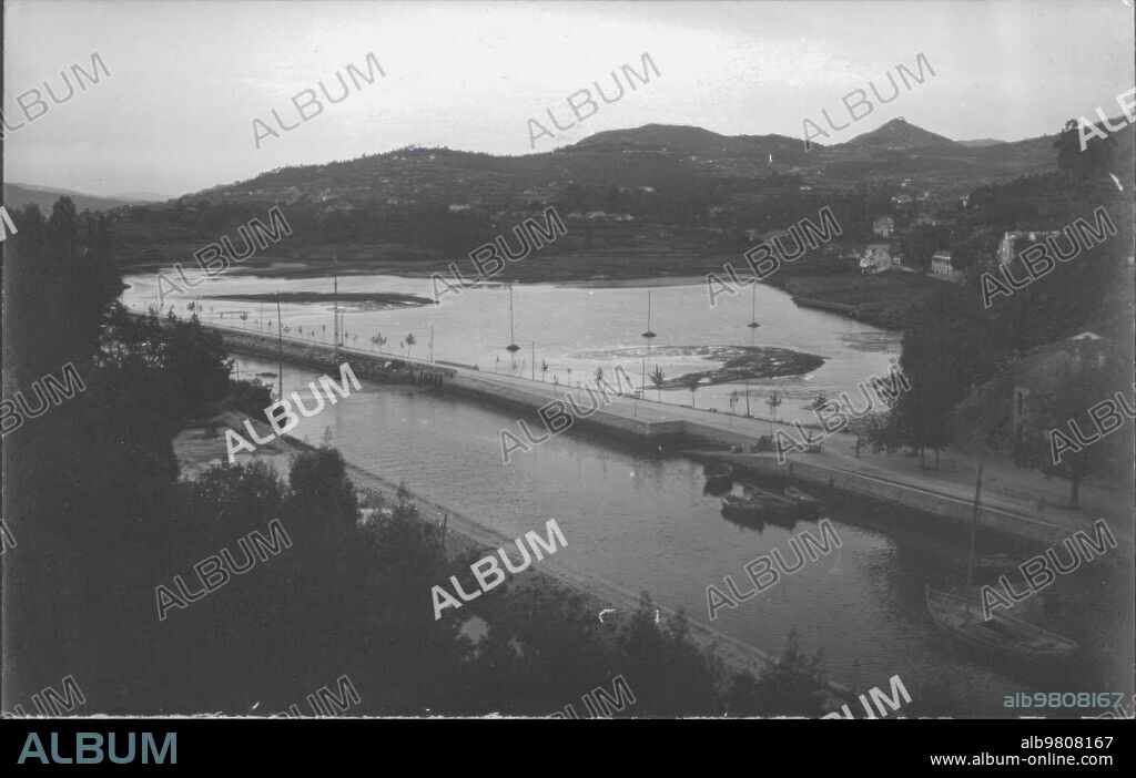 1950. Redondela: the Alvedosa River.
