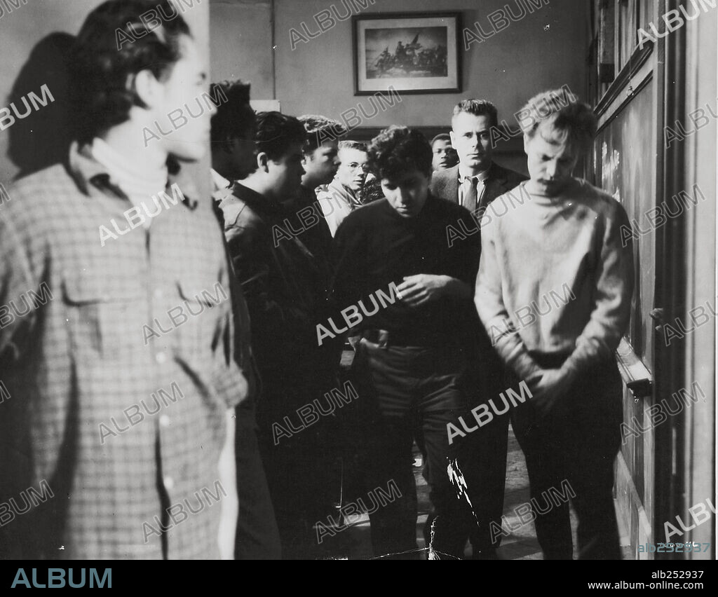 GLENN FORD in THE BLACKBOARD JUNGLE, 1955 (BLACKBOARD JUNGLE), directed by RICHARD BROOKS. Copyright M.G.M.