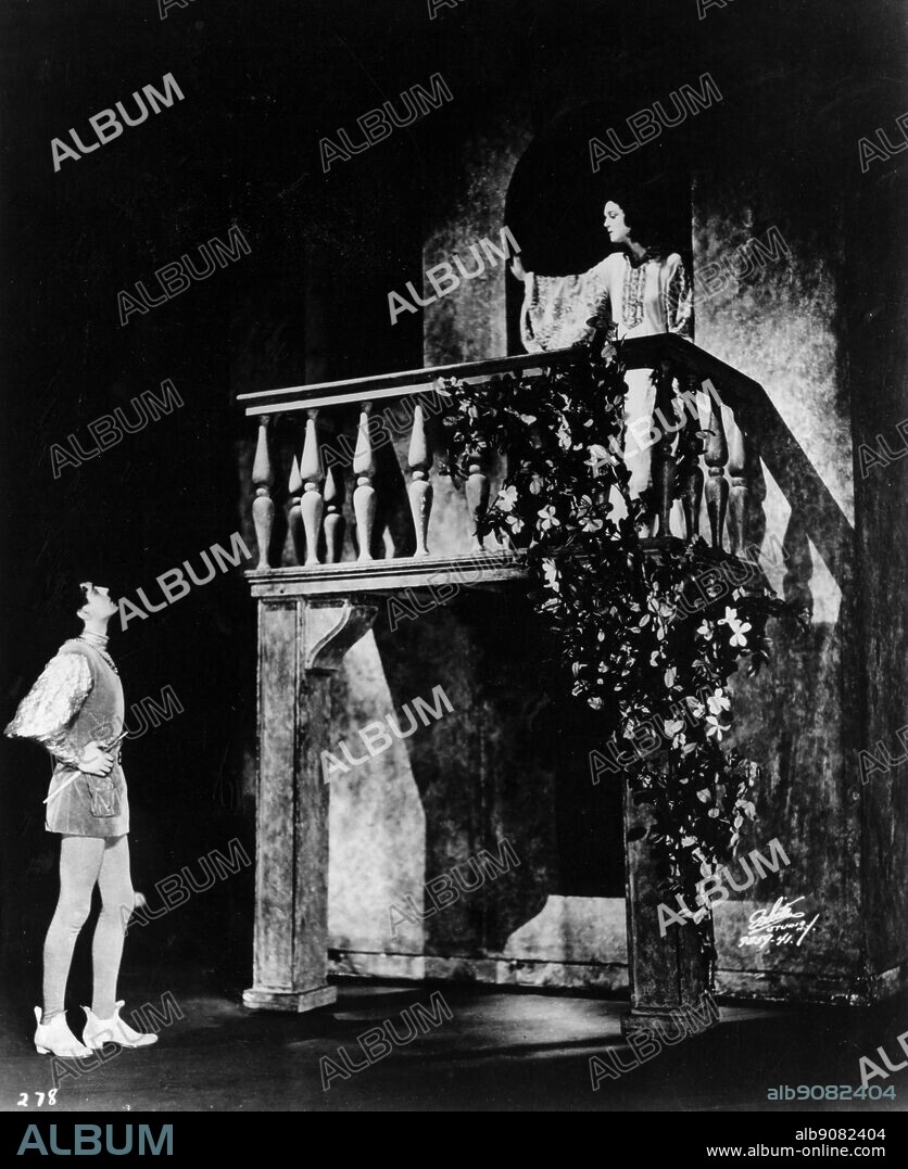 Eva Le Gallienne as Juliet in her production of Shakespeare's play Romeo and Juliet. Richard Waring as Romeo 1930.