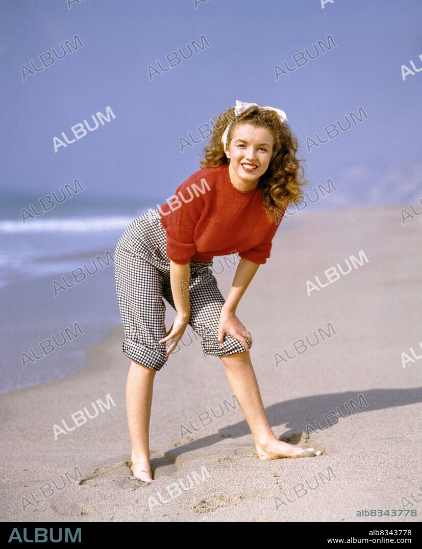 NORMA JEAN BAKER. MARILYN MONROE en DESCUBRIENDO A MARILYN, 2021 (BECOMING MARILYN), dirigida por MICHELE DOMINICI. Copyright Arte France.