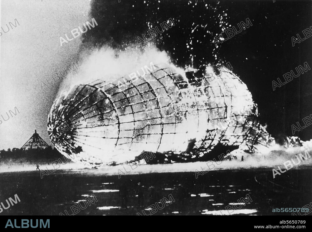 Verkehr / Luftfahrt:. Luftschiffe. Brandkatastrophe des Luftschiffs "Hindenburg" am 6. Mai 1937 in Lakehurst (USA). Foto.