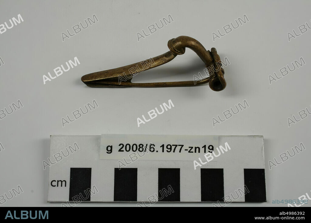 Fibula of bronze, fibula, metal, bronze, 7 x 2,4 x 3 cm, roman 15-30 AD, Netherlands, North Holland, Velsen, Velsen, Velsen I.