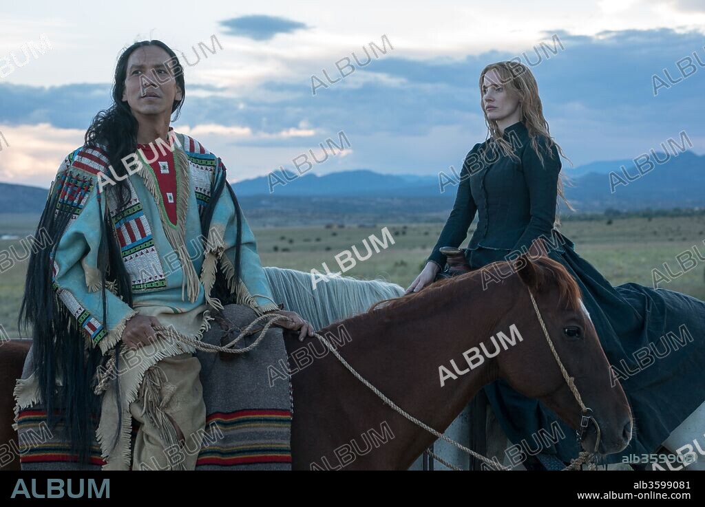 JESSICA CHASTAIN et MICHAEL GREYEYES dans WOMAN WALKS AHEAD, 2017, réalisé par SUSANNA WHITE. Copyright THE BEDFORD FALLS COMPANY.