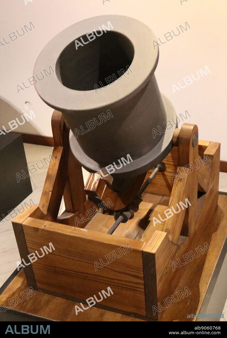 Leonardo da Vinci's Fragmenting Bomb mortar or canon. Re-construction from a drawing in the Codex Atlanticus, Folio 33 r. Italian polymath Leonardo da Vinci (1452-1519).