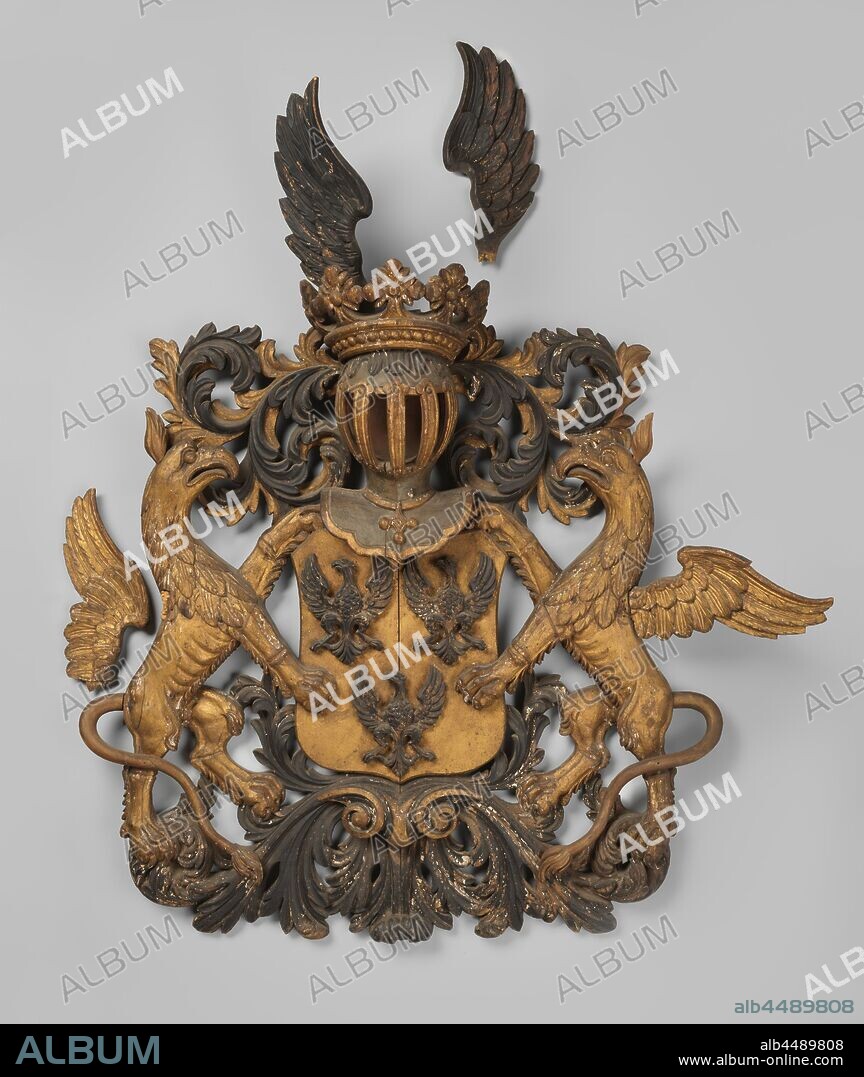 Wooden coat of arms with three eagles in the coat of arms, probably from the van Echten family, Wooden polychrome coat of arms. the weapon is covered by a helmet and held by two griffins. The weapon bears three black eagles (two above, one and below). The helmet sign consists of two black (eagle) wings with the left one broken off. A wing has also been broken from the left griffin. The colors are largely worn., anonymous, 1650 - 1800, wood (plant material), h 124.5 cm × w 118 cm × d 17 cm × w 11 kg.