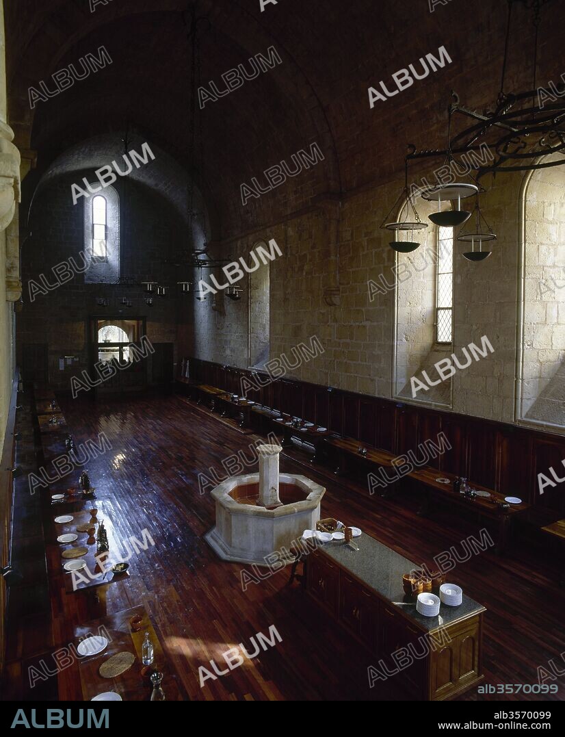 Monasterio de Santa Maria de Poblet. Fundado por Ramón Berenguer IV en 1129. Refectorio. Sala rectangular cubierta por una bóveda apuntada que data del siglo XII. Vimbodí. Provincia de Tarragona. Comarca de la Conca de Barberà. Cataluña.