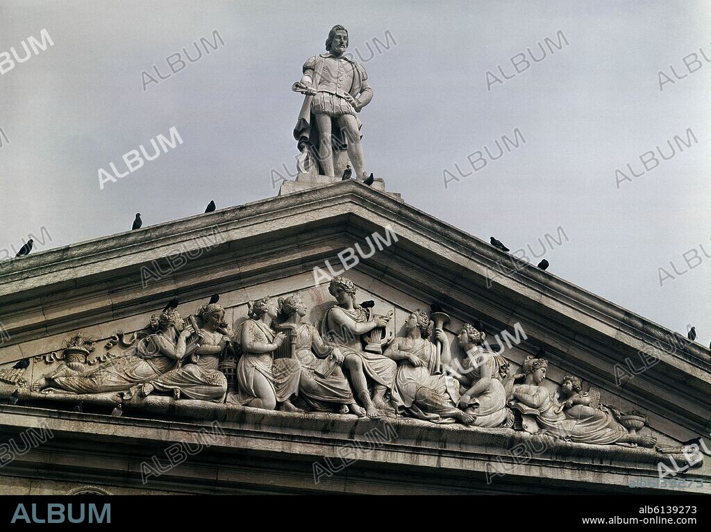 FORTUNATO LODI. FRONTON NEOCLASICO DEL TEATRO NACIONAL DOÑA MARIA II REMATADO CON LA ESTATUA DEL DRAMATURRO GIL VICENTE - 1846.