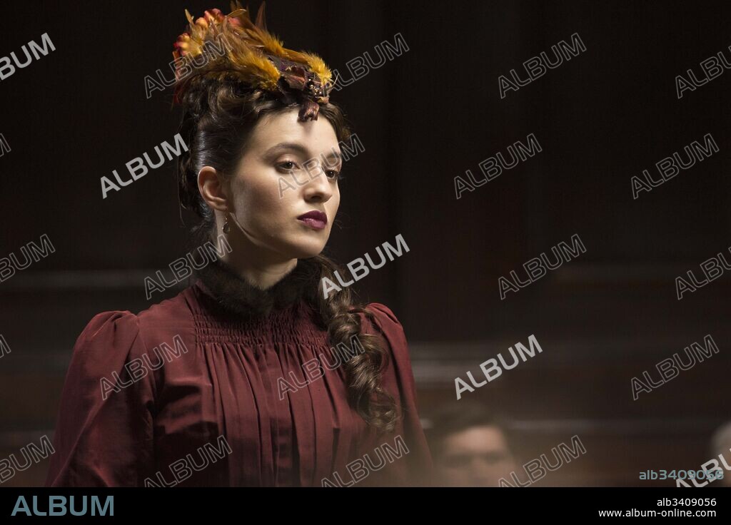 MARIA VALVERDE en LOS MISTERIOSOS ASESINATOS DE LIMEHOUSE, 2016 (THE LIMEHOUSE GOLEM), dirigida por JUAN CARLOS MEDINA. Copyright NUMBER 9 FILMS LTD.