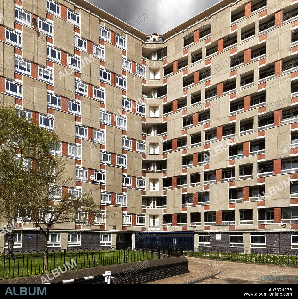 James Hammett House, Dorset Estate, Diss Street, Bethnal Green, Tower Hamlets, London, 2013.  General view of the block of flats designed by Skinner, Bailey & Lubetkin and completed in 1957.