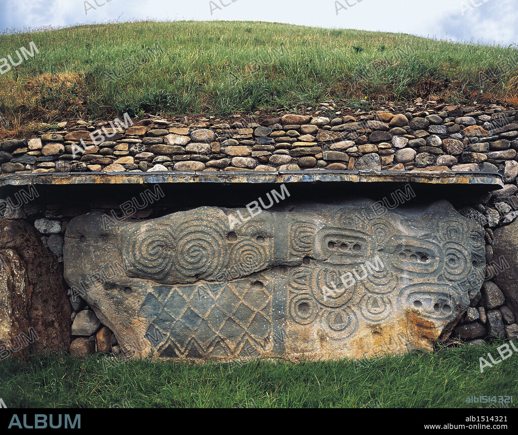 Ireland - County Meath - Newgrange. Megalithic monument (UNESCO World Heritage List, 1993). Northwest side, engraved stone (3000 ca. BC). Detail.