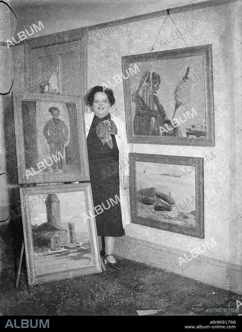 Girl artist from Costa Rica comes to London to exhibit her paintings . Pachita Crespit , a young artist , has come to London from Costa Rica to give an exhibition of her work at the Beaux Arts gallery . Miss Crespi belongs to a family who have been mainly responsible for shaping Cost Rica ' s history during the last hundred years . Her grandfather Dr Castro , led the revolution which caused Costa Rica to break away from Spain and he became its first President . Her father , Robert Crespi , was the first man to discover gold and to start mining in Costa Rica . Photo shows : Miss Pachita Crespi with some of her paintings in London . 27 November 1933.