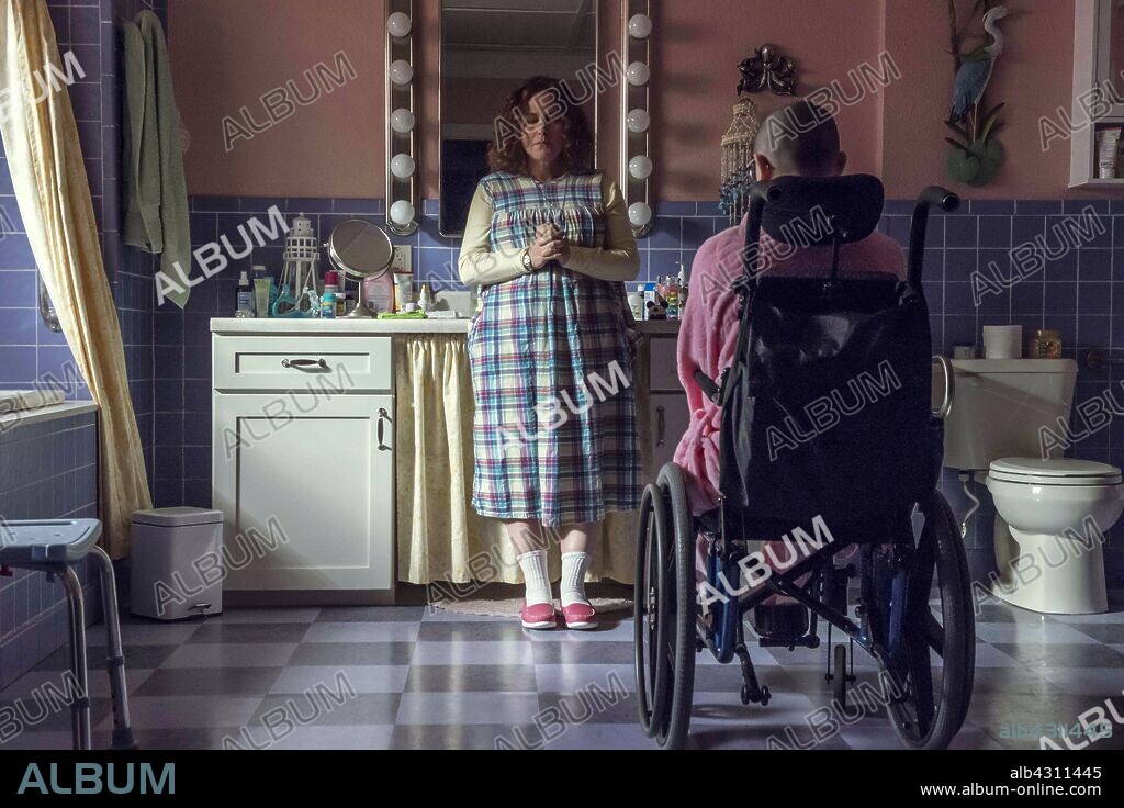 JOEY KING and PATRICIA ARQUETTE in THE ACT, 2019, directed by NICK ANTOSCA. Copyright UNIVERSAL CABLE PRODUCTIONS.