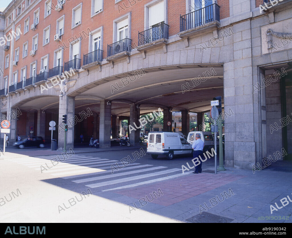ARCOS DE MONCLOA - FOTO AÑOS 90.