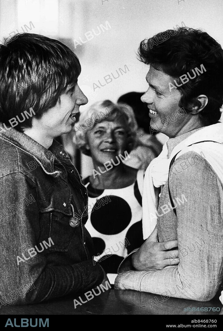 Göteborg 1974-07-29. Spelårsstart på Stadsteatern: Micha Gabay och Göran Stangertz *** Local Caption *** GP Foto: Åke Silfversparre. KAMERAREPORTAGE.