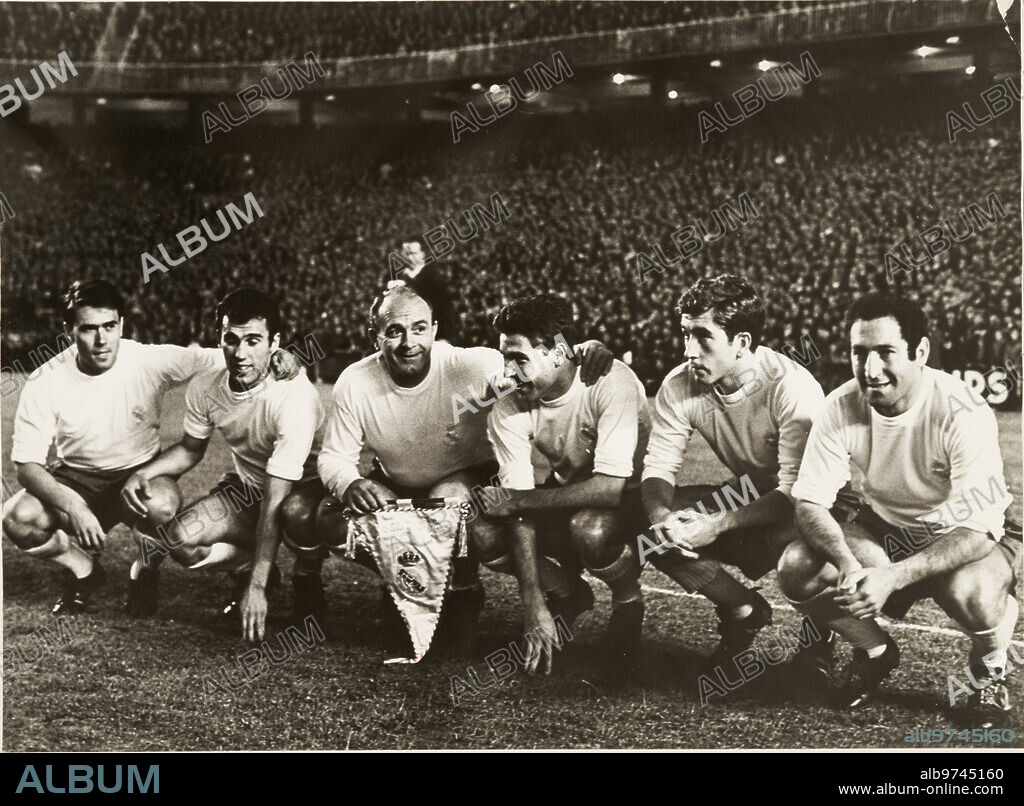 Madrid, 06/07/1967. Tribute match to Di Stéfano for his retirement, played at the Santiago Bernabéu stadium, between Real Madrid and Glasgow Celtic, which ended with the visitor's victory 0 to 1. In the image Serena, Amancio, Di Stefano, Grosso, Velázquez and Gento.