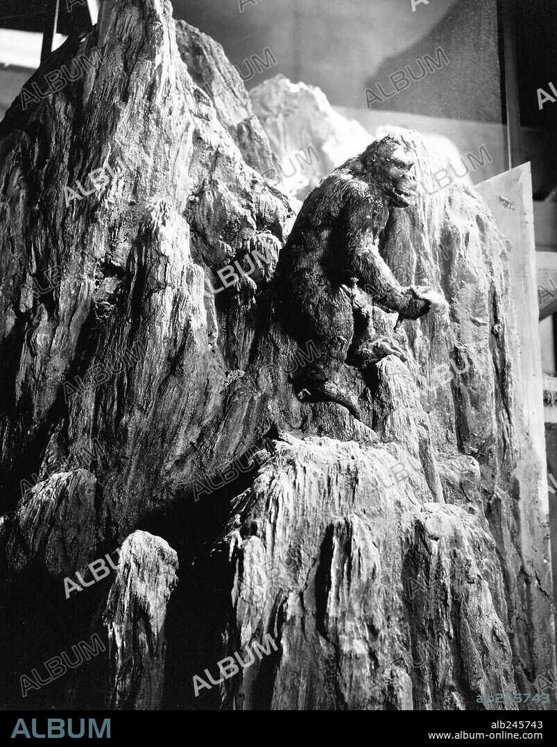 KING KONG, 1933, directed by ERNEST B. SCHOEDSACK and MERIAN C. COOPER. Copyright RKO.
