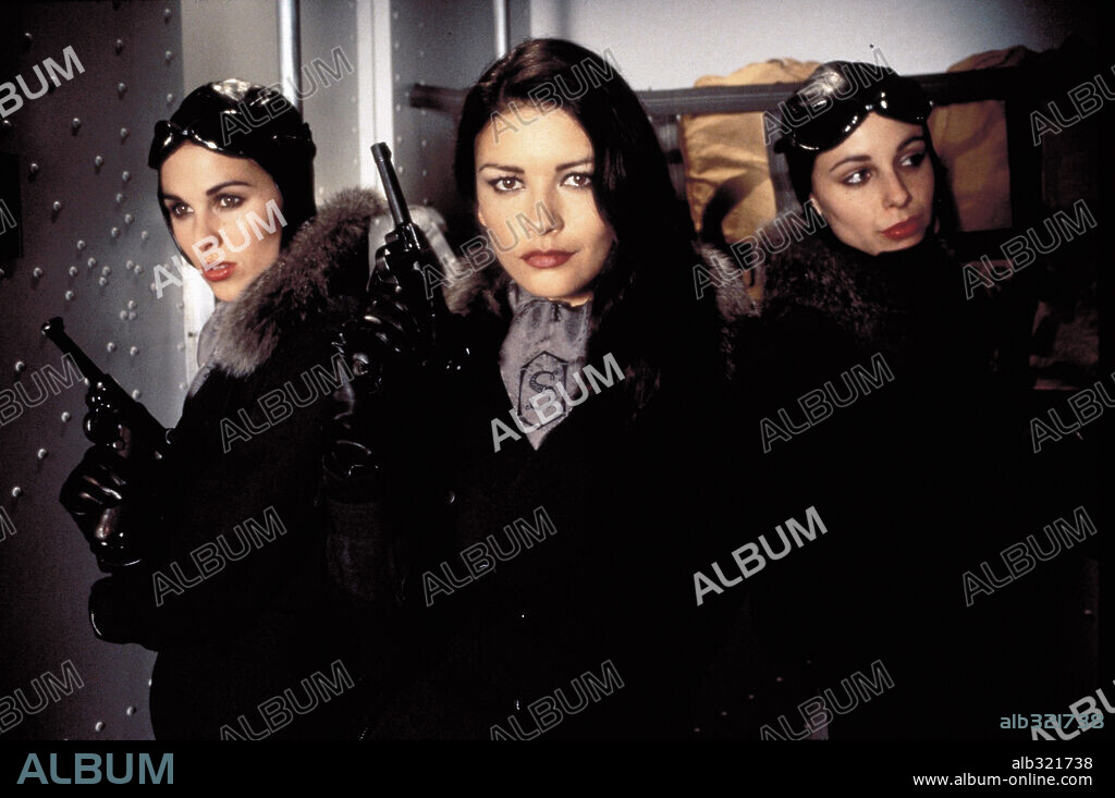 CATHERINE ZETA-JONES in THE PHANTOM, 1996, directed by SIMON WINCER. Copyright PARAMOUNT PICTURES / COOPER, ANDREW.