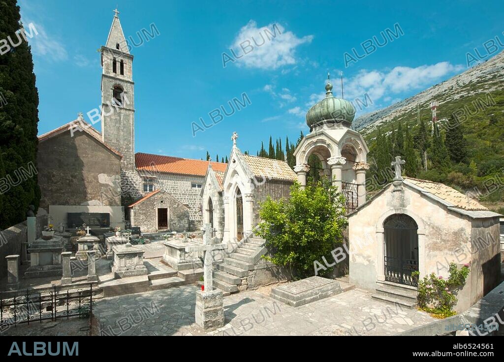 Kroatien, Dalmatien, Halbinsel Peljesac, Orebic, Franziskanerkloster mit der Kirche Madonna der Engel und dem Kapitänsfriedhof.