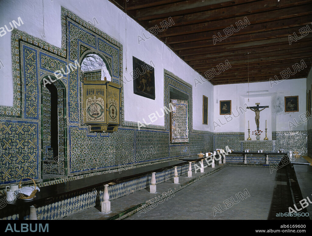 REFECTORIO CON EL ZOCALO DECORADO CON AZULEJOS DE ARISTA - SIGLO XVI.