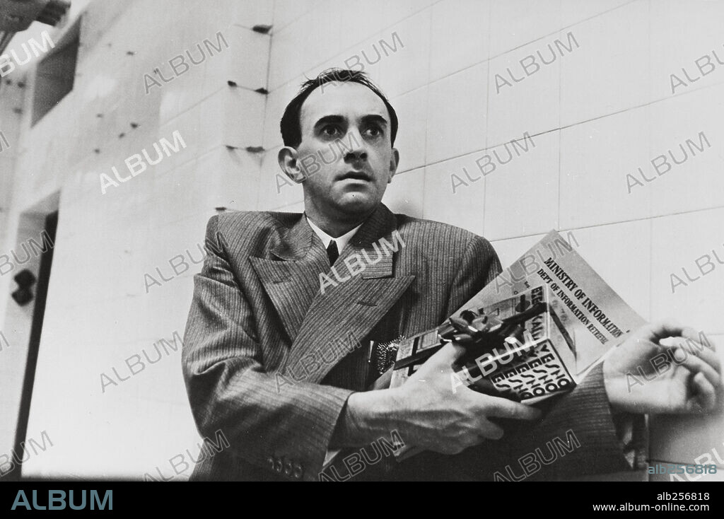 JONATHAN PRYCE in BRAZIL, 1985, directed by TERRY GILLIAM. Copyright 20TH CENTURY FOX.