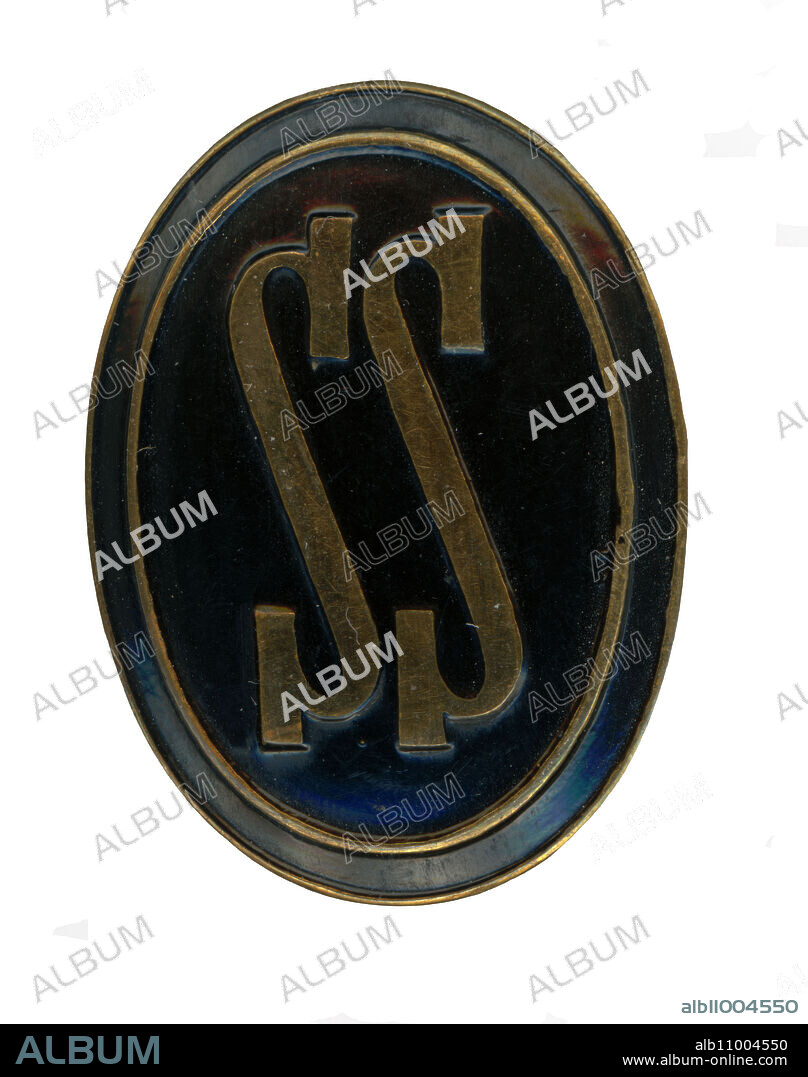 España. Insignia metálica del Servicio Social Femenino de Falange Española Tradicionalista y de las J.O.N.S. Año 1941.