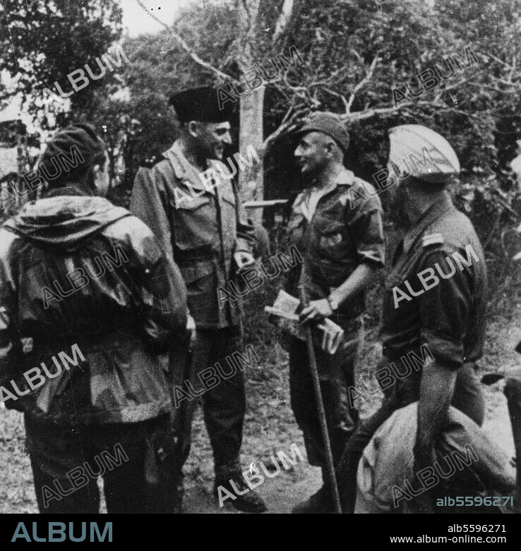 Indochina War 1946-54. "Operation Castor", 21st-22nd Nov. 1953. (French troops are reclaiming Dien Bien Phu). General Rene Cogny (2nd f. l.), talking to Colonel Bigeard (3rd. f. l.). Photo, 27.11.1953.