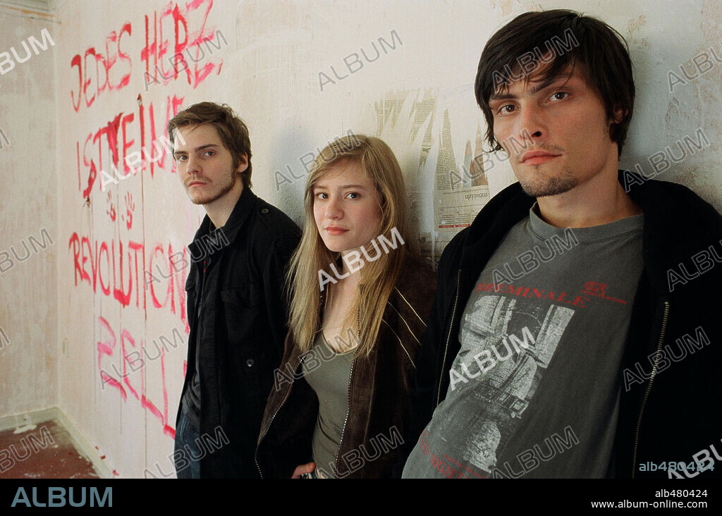 DANIEL BRUHL y JULIA JENTSCH en LOS EDUKADORES, 2004 (DIE FETTEN JAHRE SIND VORBEI), dirigida por HANS WEINGARTNER. Copyright Y3 FILM.