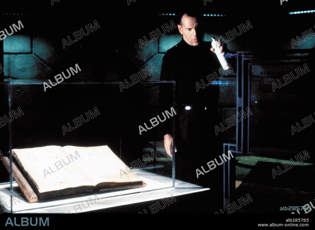 BRUCE WILLIS en EL GRAN HALCÓN, 1991 (HUDSON HAWK), dirigida por MICHAEL LEHMANN. Copyright TRI STAR PICTURES.