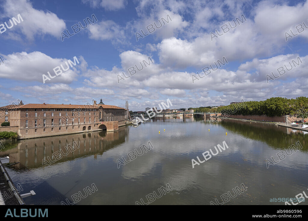 Garonne River, Port Viguerie, Toulouse, Haute-Garonne, French Republic, Europe.