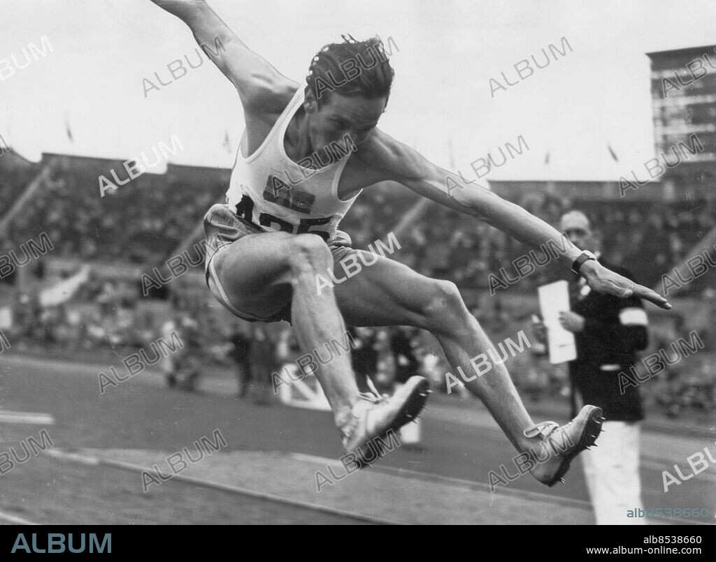 Orig. bildtext... OLYMPIC GAMES HOP, STEP AND JUMP QUALIFYING TRIALS. Photo shows: A Ahman, Sweden, competing in the Hop, Step and Jump event today at Wembley. Anm. A Åhman vann guld i tresteg i OS 1948 i London Sommar-OS Hopp Spikskor persons: ARNE ÅHMAN sites: SVERIGE*;LONDON;STORBRITANNIEN.