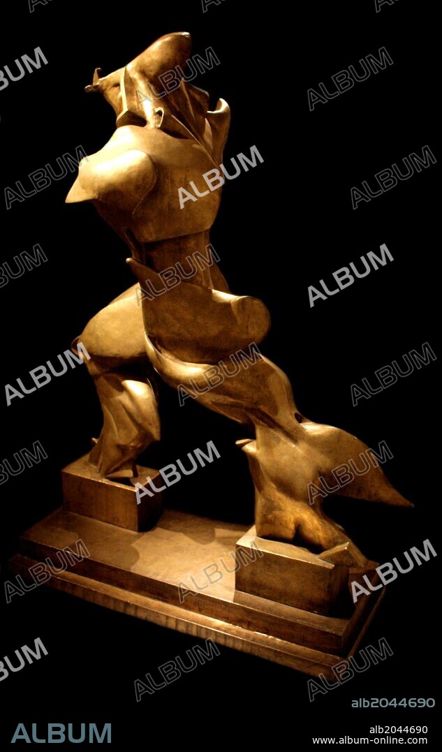 Unique Forms of Continuity in Space'bronze Futurist sculpture by Umberto Boccioni. Umberto Boccioni (19 October 1882 – 17 August 1916)Italian painter and sculptor.