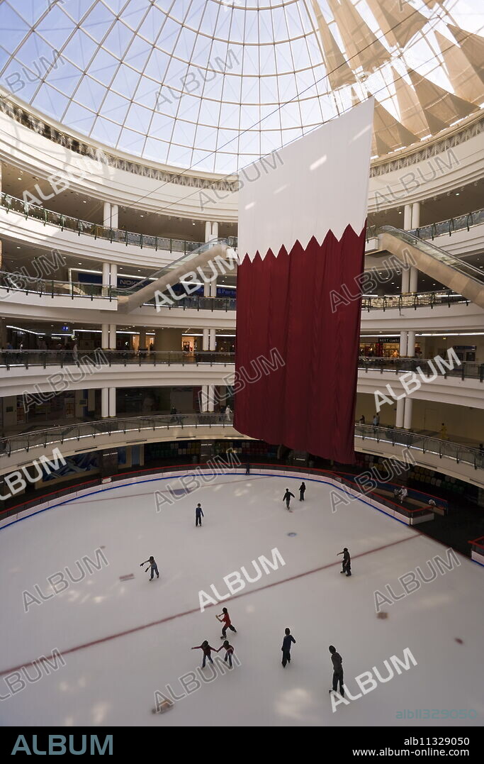 City Centre Doha Mall, the largest of the Middle East's shopping malls with over 350 shops and an ice skating rink, Doha, Qatar, Middle East.