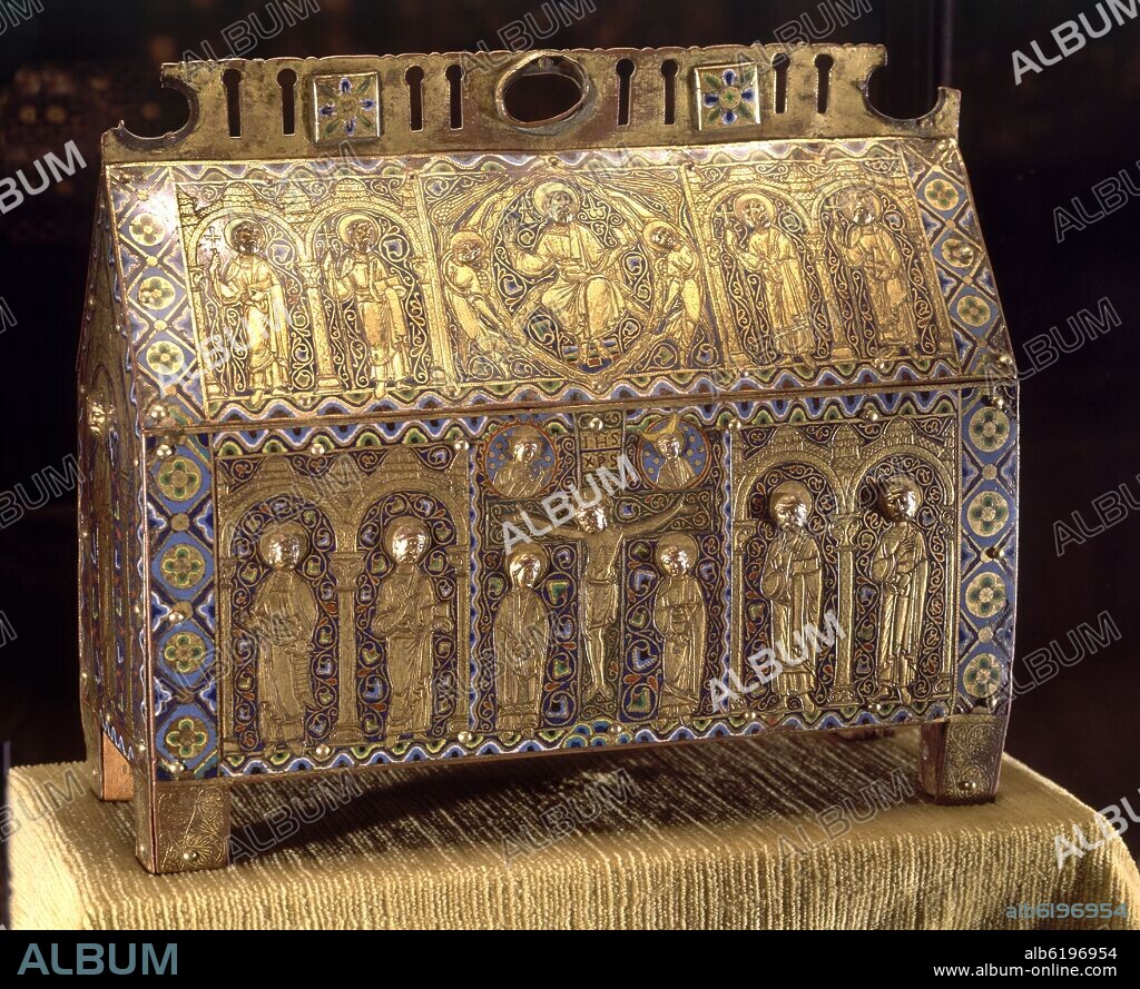ARQUETA ESMALTADA DE SANTO DOMINGO DE SILOS - FRONTAL ESMALTADO CON LAS FIGURAS DE JESUS Y LOS APOSTOLES - SIGLO XII-XIII.